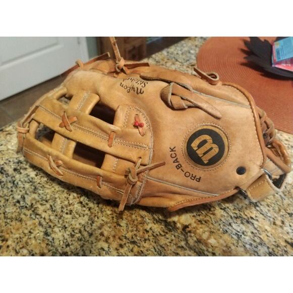 BASEBALL GLOVE WILSON JIM CATFISH HUNTER ACH2170 RIGHT HAND THROW - Picture 4 of 10